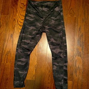 Athleta ultimate 7/8 tights with pockets-medium